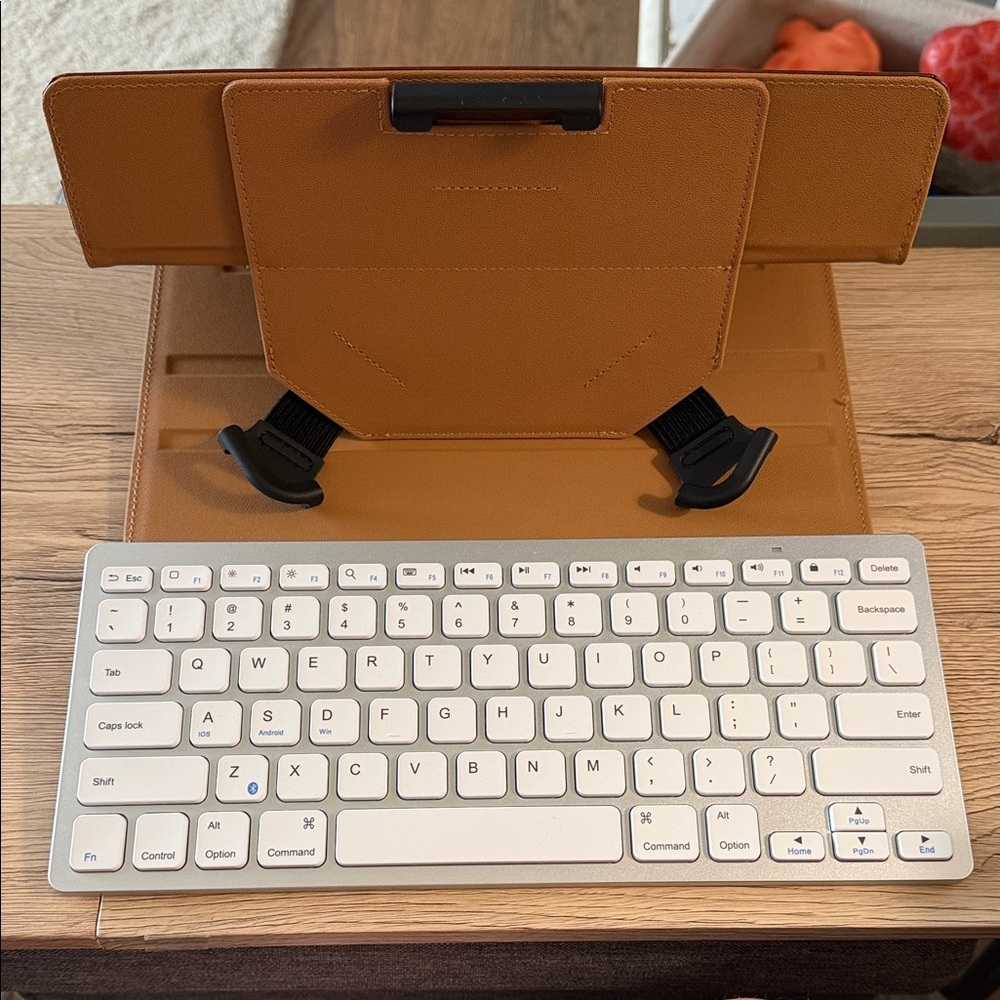 Leather Folio Tablet Keyboard Case - Brown with Anker Ultra-compact Bluetooth KB